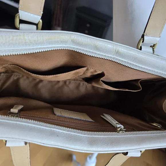 COACH Handbag Shoulder Bag. Off White with Brown and Tan Signature Logo